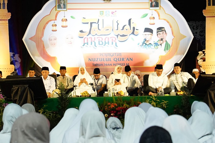 Hadiri Tabligh Akbar Peringatan Nuzulul Qur'an di Kota Mojokerto, Berikut Pesan Gubernur Khofifah