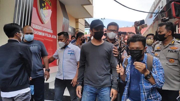 Ditangkap Polda Jatim, Penendang Sesajen Semeru Minta Maaf