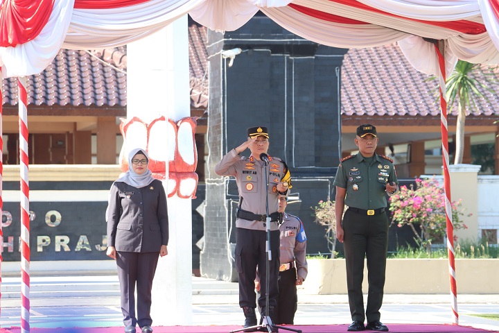 Kapolres Blitar Pimpin Apel Gelar Pasukan Operasi Kepolisian Terpusat Lilin Semeru 2023