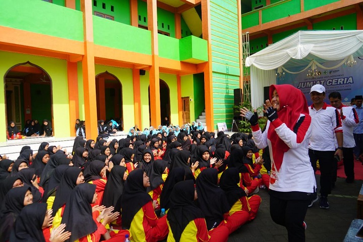 Bupati Ikfina Kampanyekan Minum TTD di MTS Nurul Islam