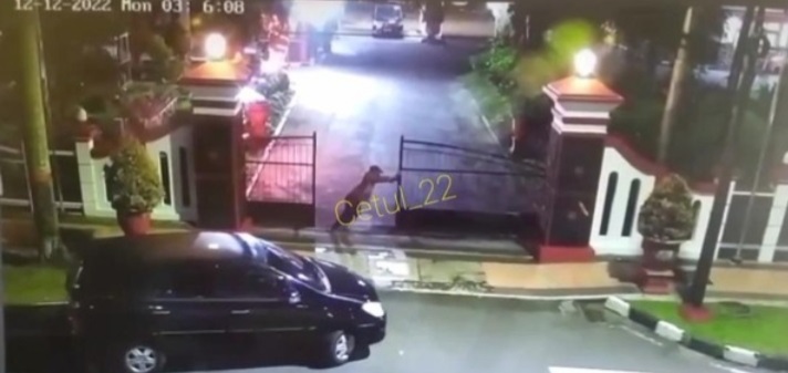 Diduga Mobil Pelaku Perampokan di Rumah Dinas Wali Kota Blitar Terekam CCTV, Kini Beredar di Medsos