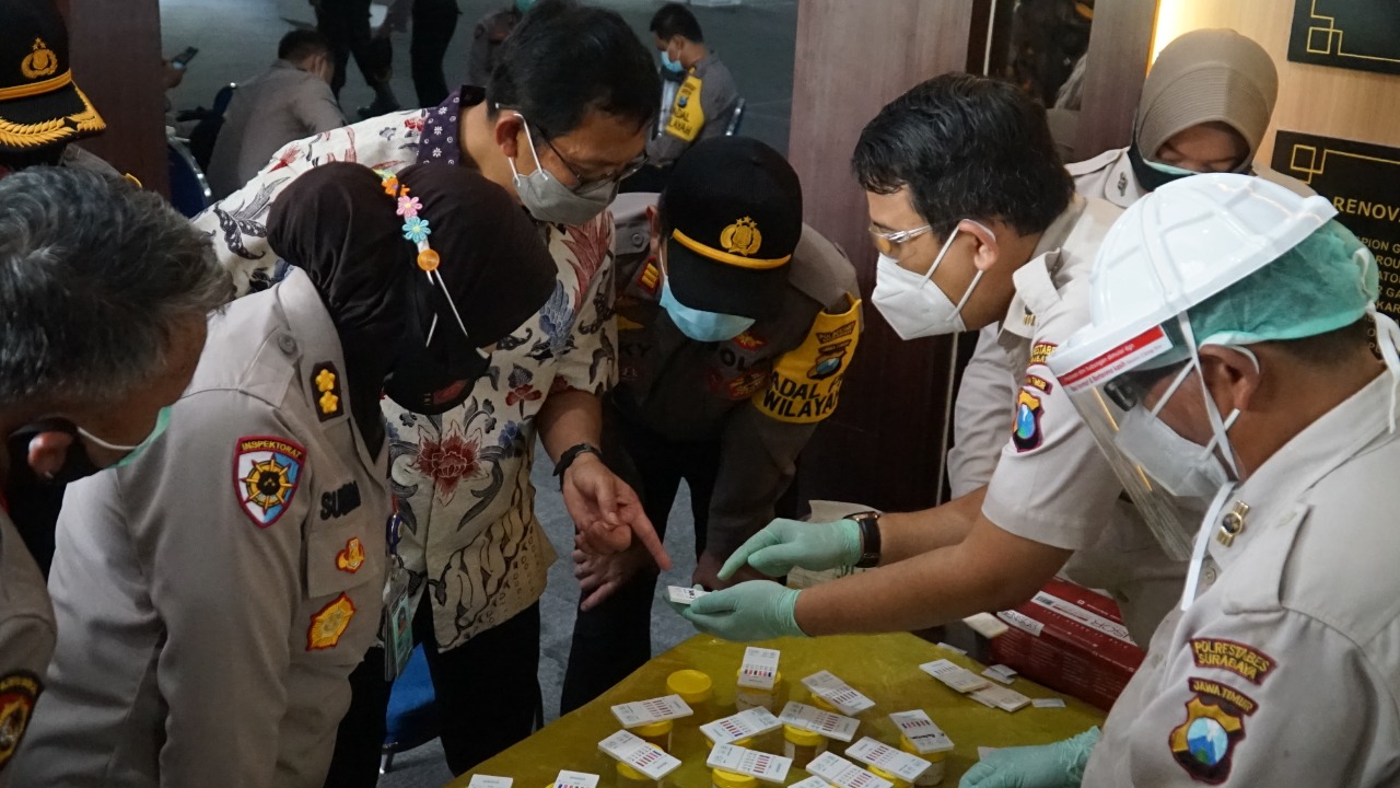 Polrestabes Surabaya Tes Urine Seluruh Anggotanya