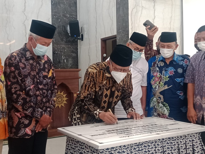 Resmikan Masjid Kampus UMG, Haedar Nashir: Muhammadiyah Tak Akan Jadi Benalu Negara
