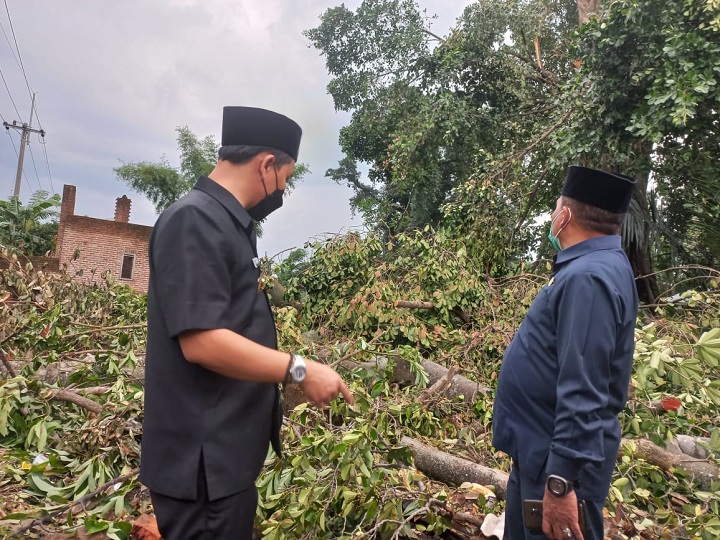 Wabup Gus Barra Kunjungi Korban Tragedi Maut Pohon Tumbang Kebontunggul
