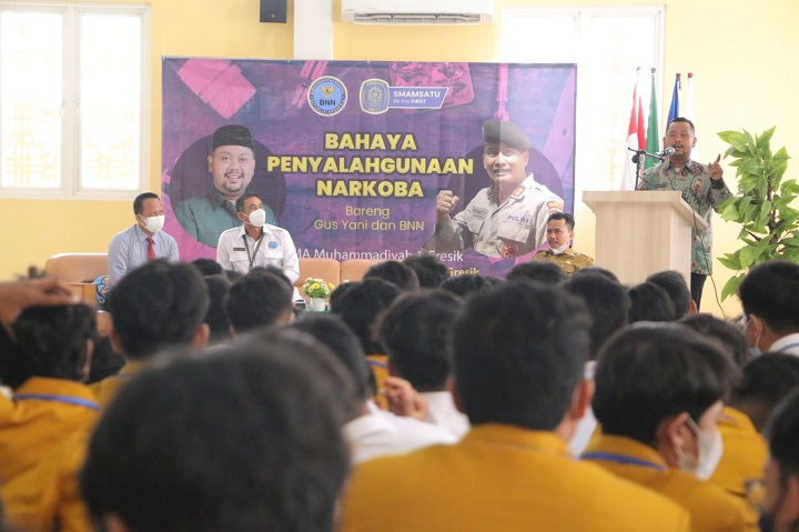 Gus Yani Kampanyekan 'War On Drugs' di SMA Muhammadiyah 1 Gresik