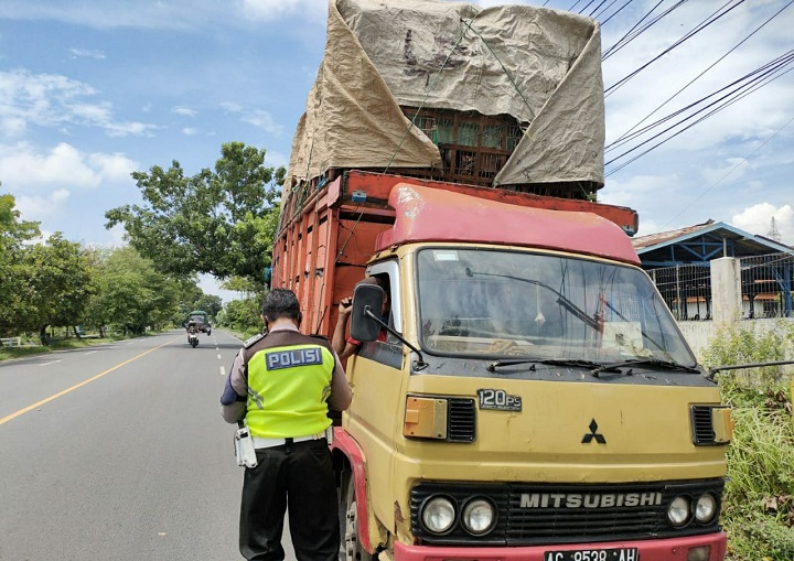 Lebihi Muatan, Kendaraan Terjaring Razia di Jombang