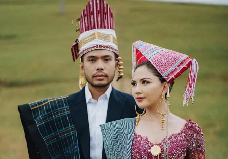 Souvenir Pernikahan Jessica Mila dan Yakup Dinyinyiri, Isinya Tumbler