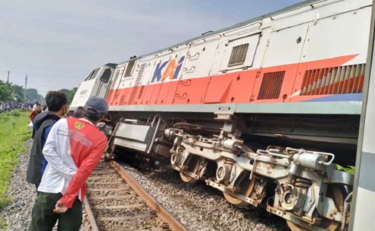 Lokomotif KA Pandalungan Anjlok di Dekat Stasiun Tanggulangin Sidoarjo, KAI Minta Maaf