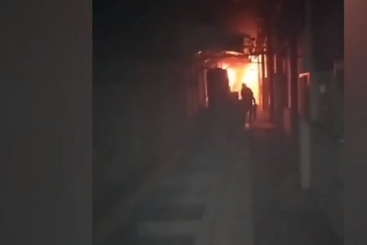 Kompresor Overheat dan Meledak, Pabrik Masker di Jombang Ludes Terbakar