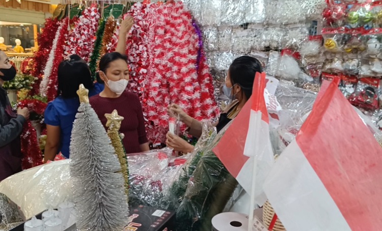 Semarak HUT RI ke-78, Penjual Pernak-pernik di Pasar Atom Surabaya Dibanjiri Cuan