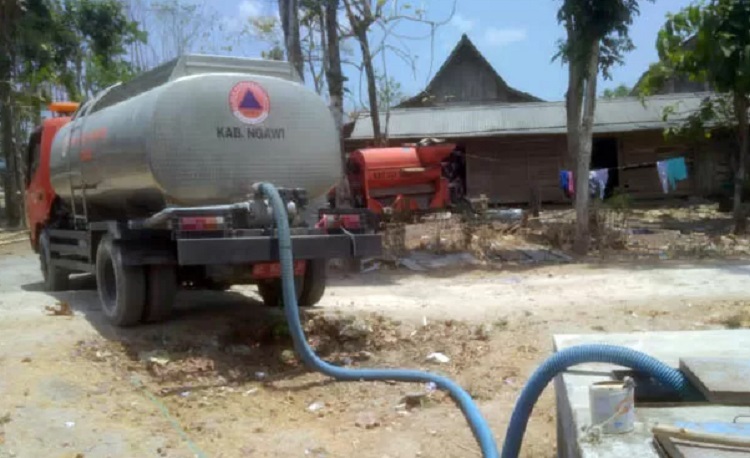 BPBD Ngawi Dropping 517.000 Liter Air Bersih ke 17 Desa di 7 Kecamatan