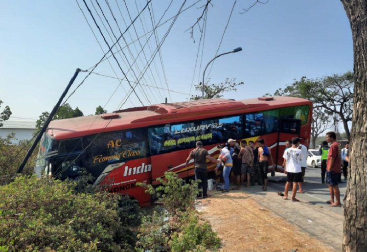 Kecelakaan Bus Indonesia Tabrak Pengemudi Ibu-ibu di Tuban: Korban Melawan Arus