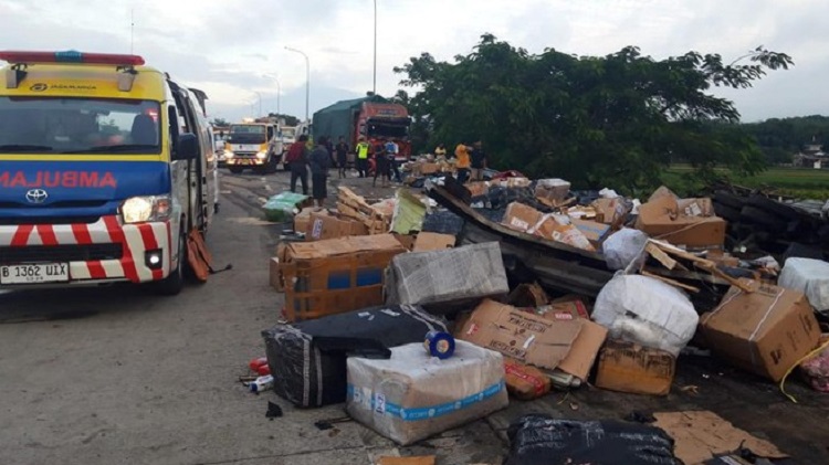 Diduga Rem Blong, 8 Kendaraan Alami Kecelakaan Maut Beruntun di Tol Semarang-Solo