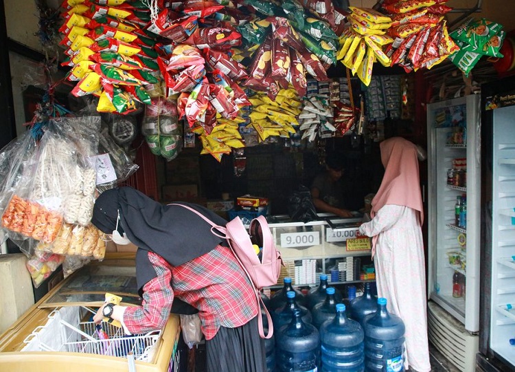 Warung Madura Tetap Berjaya di Tengah Gempuran Minimarket