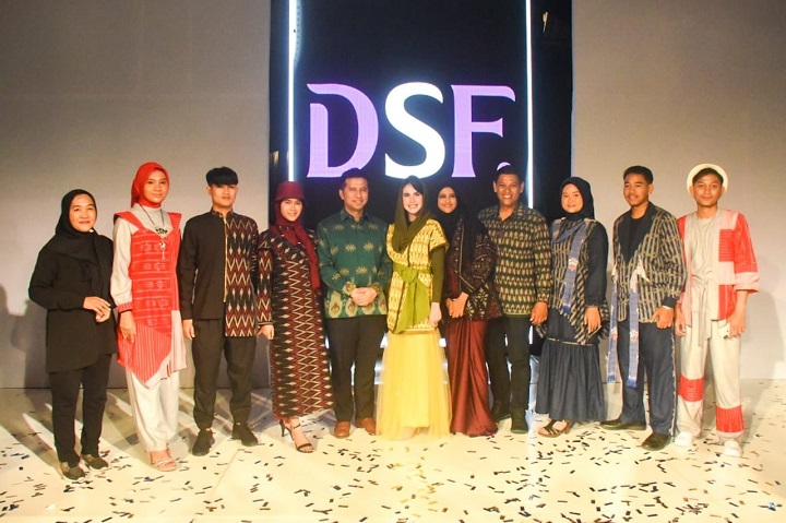 Emil Dardak dan Arumi Bachsin Ikut Saksikan Kerennya DSF 7 Bersama Wali Kota Kediri dan Ketua Dekranasda Kota Kediri