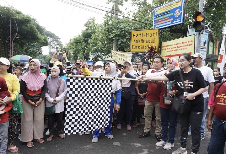 HUT ke-15, Gerindra Kota Kediri Gelar Jalan Sehat Berhadiah