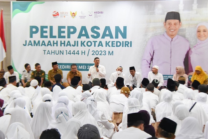 Lepas 329 Jemaah Calon Haji Kota Kediri, Wali Kota Kediri Sampaikan Beberapa Pesan