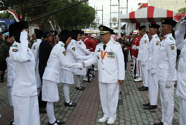 Bupati Tulungagung Pimpin Upacara Penurunan Bendera Merah Putih HUT Kemerdekaan RI Ke 78