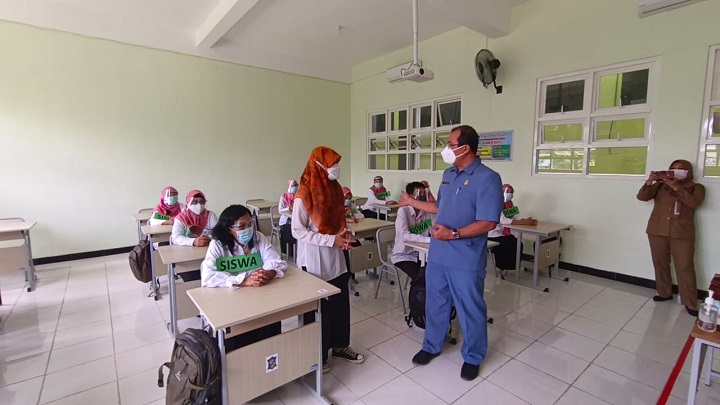 Wakil Ketua DPRD Surabaya Tinjau Kesiapan Sekolah Jelang PTM