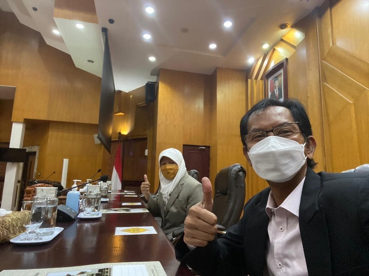 Sembuh Dari Covid-19 Ketua DPRD Surabaya Langsung Pimpin Rapat Paripurna