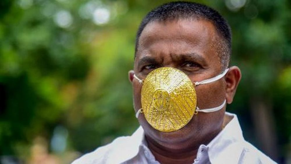 Viral! Pria di India Pakai Masker Berlapis Emas 60 Gram