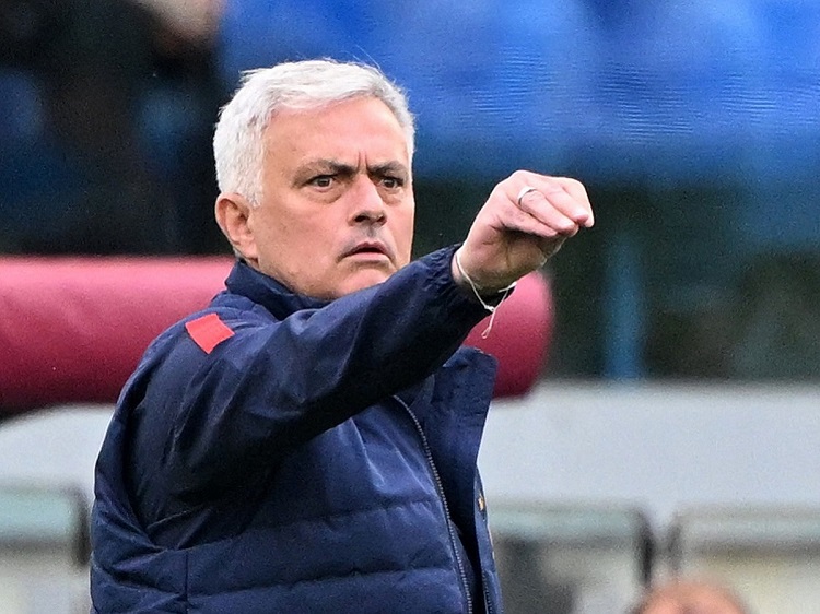 Jose Mourinho Dilirik Grup Raksasa Ligue 1, PSG Siap Cari Pelatih Baru?