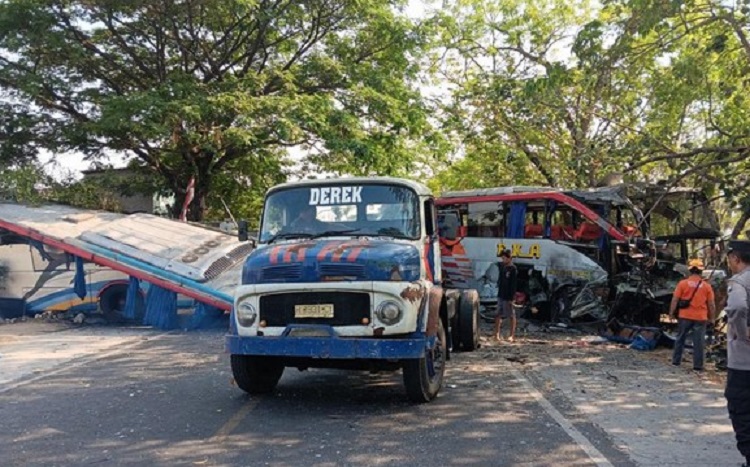 Kecelakaan Maut Adu Banteng Bus Eka dan Sugeng Rahayu, 15 Luka dan 4 Korban Tewas Ditempat