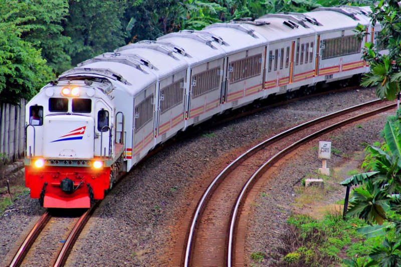Kereta Api Lokal di Surabaya Kembali Beroperasi Mulai Besok