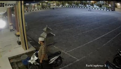 Pura-Pura Jadi Jamaah, Pencuri Motor Beraksi di Masjid Kandangan