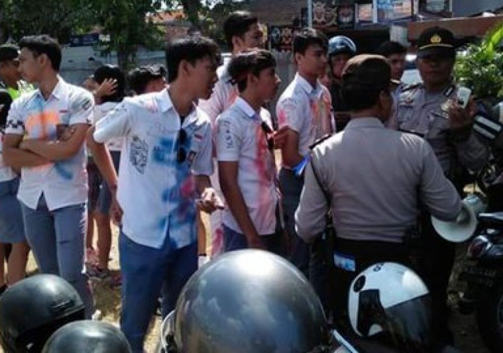 Polisi Amankan Pelajar Konvoi di Probolinggo