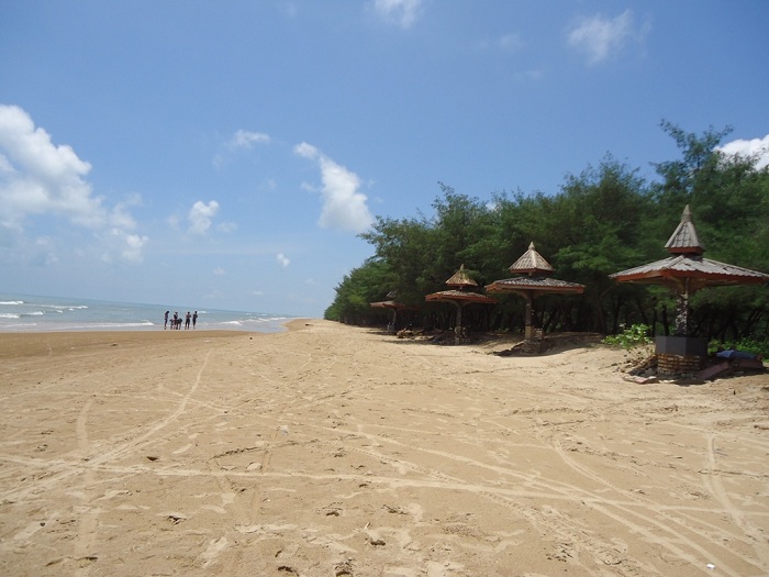 Di Sumenep, Pengunjung Wisatawan Keluhkan Pantai Lombang