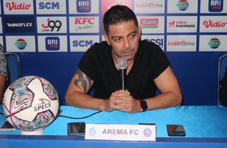 Arema Keok 2-1 dari Persib, Pelatih Javier Roca Minta Maaf