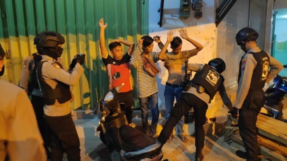 Pesta Miras Oplosan, Enam Warga Sumenep Diamankan Polisi