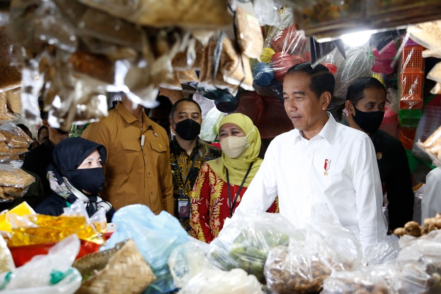 Jokowi Pastikan Harga Bahan Pokok di Pasar Surabaya Stabil