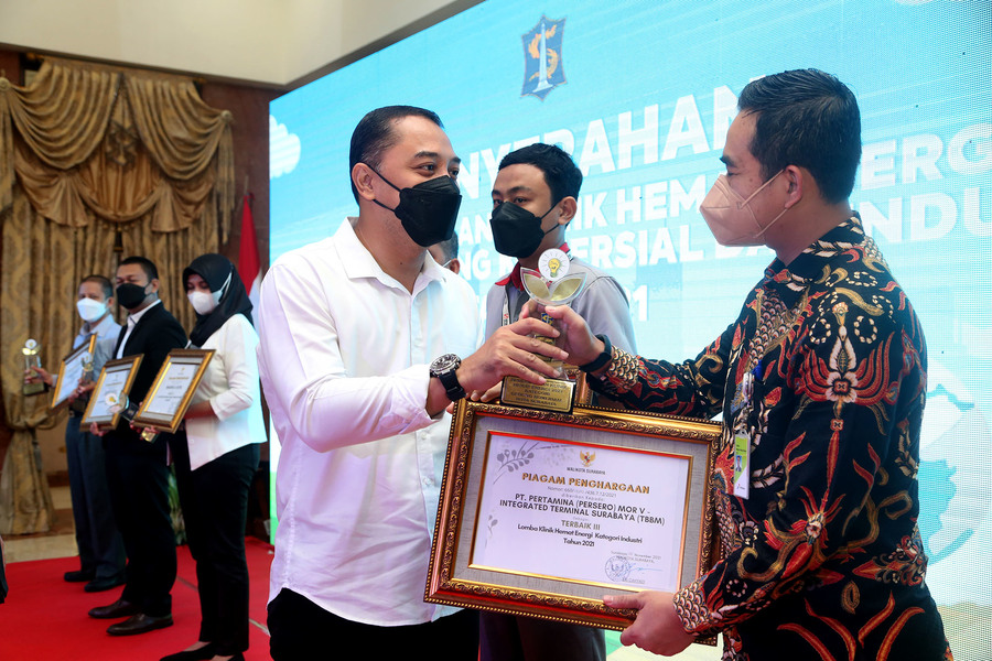 Hemat Energi, 20 Perusahaan Surabaya Dapat Penghargaan dari Pemkot