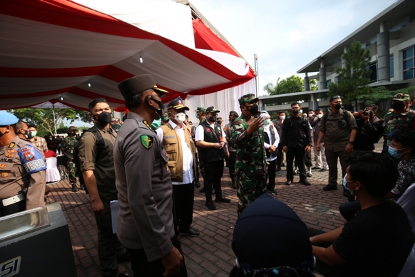 Bupati Kediri Dampingi Panglima TNI dan Kapolri Tinjau Penanganan Covid-19 di Kediri