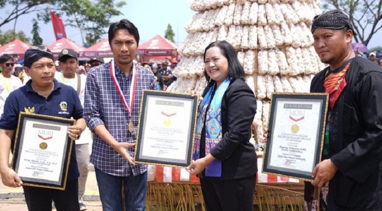 Festival Ribuan Kue Manco di Madiun Pecahkan Rekor MURI