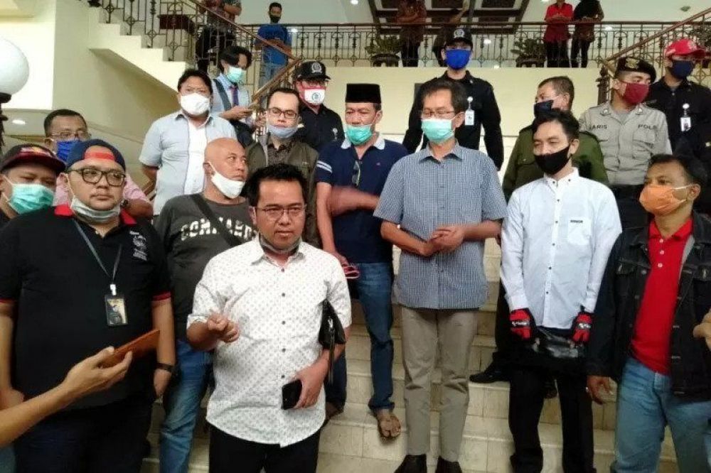 Massa Unjuk Rasa Minta PSBB III di Surabaya Tidak Diperpanjang