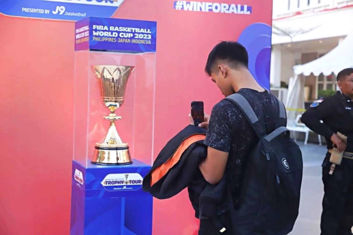 Trofi FIBA World Cup 2023 Singgah di Kota Surabaya