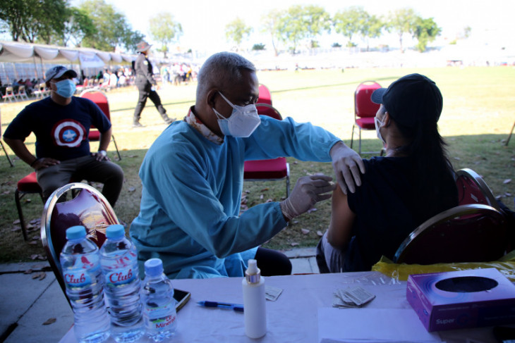 Vaksinasi Massal, Pemkot Surabaya Siapkan Jalur Undangan